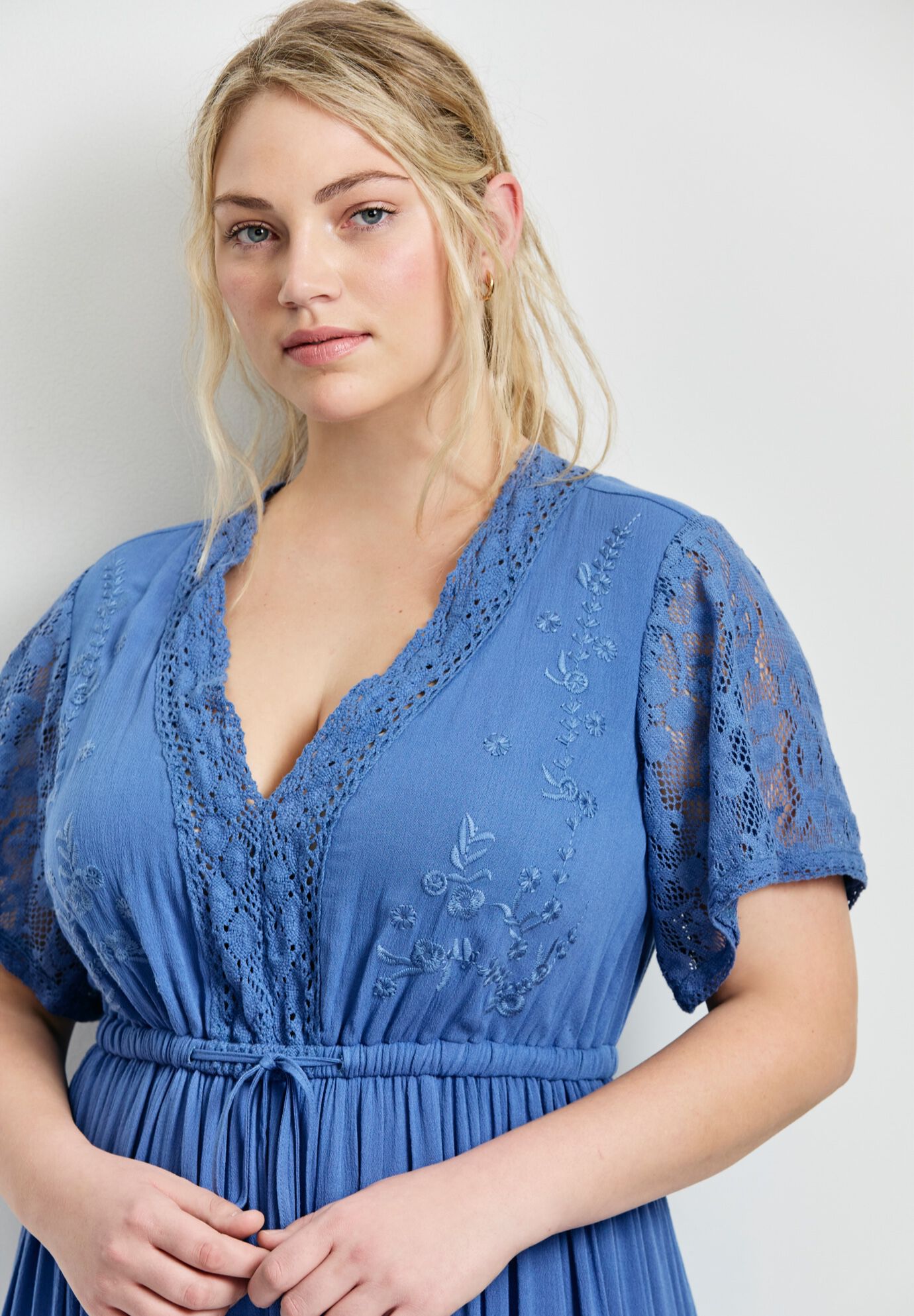 Raven Lace Maxi Dress, HORIZON BLUE, alternate image number 4