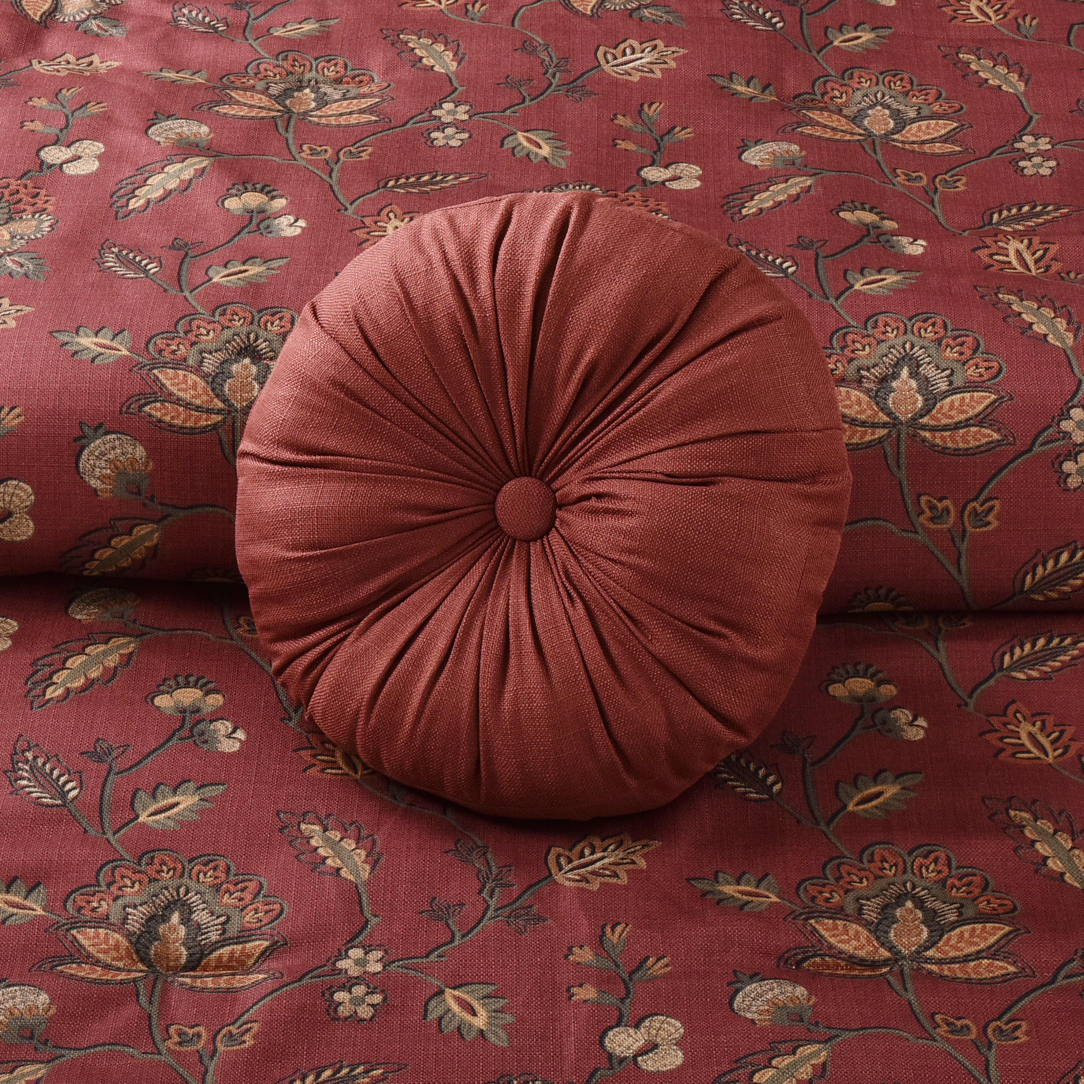 Bari Round Decorative Throw Pillow, RED, alternate image number null