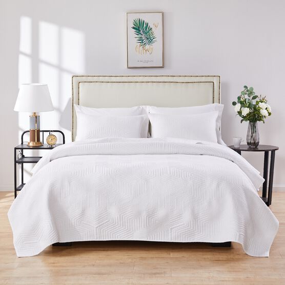 Parker White Quilt and Pillow Sham Set, , alternate image number null