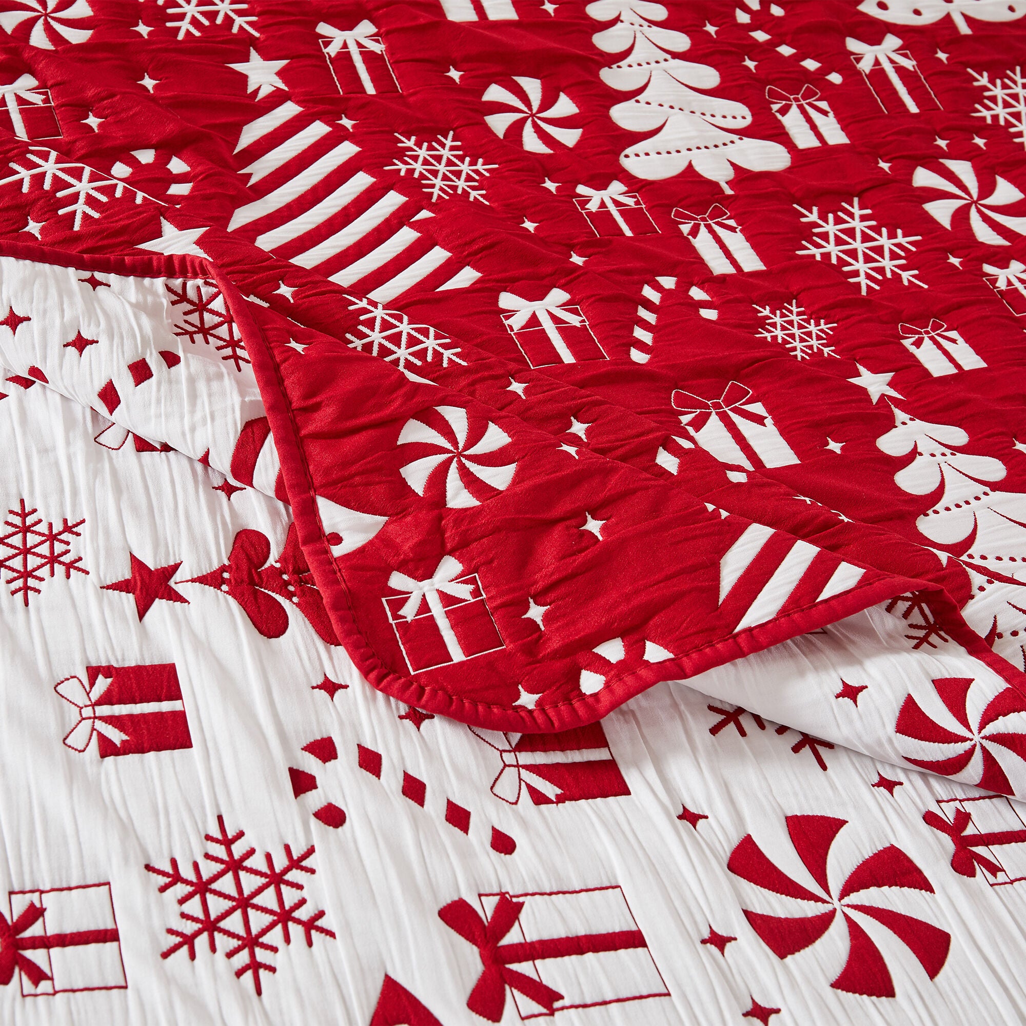 Novelty Holiday Matelass&eacute; Coverlet Set, PEPPERMINT PARTY, alternate image number 4