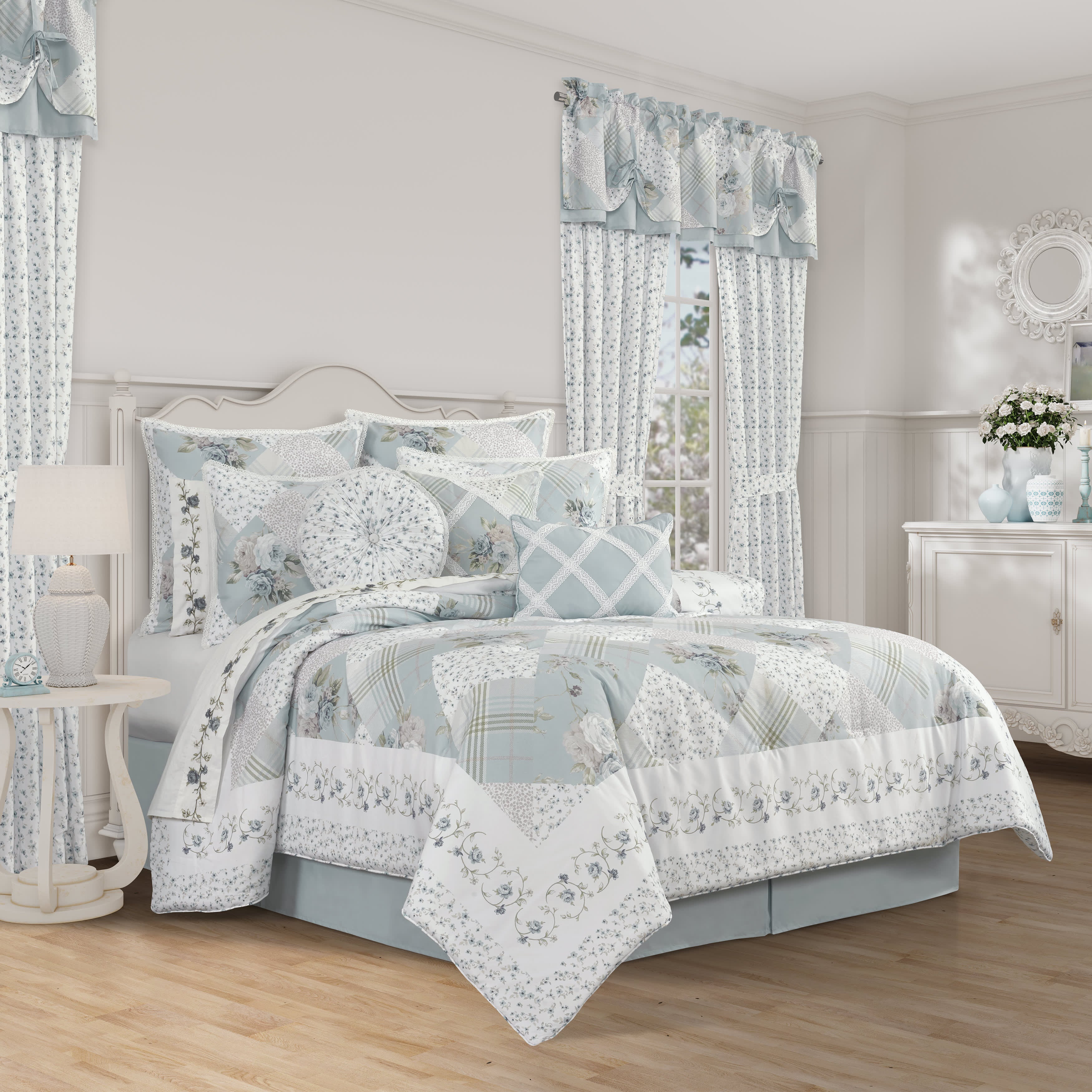 Bungalow Spa 4 Piece Comforter Set, SPA, hi-res image number 0