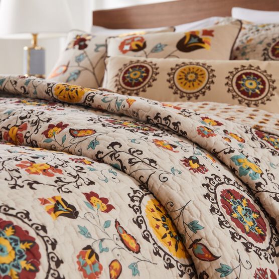 Andorra Quilt And Decorative Pillow Set, , alternate image number null