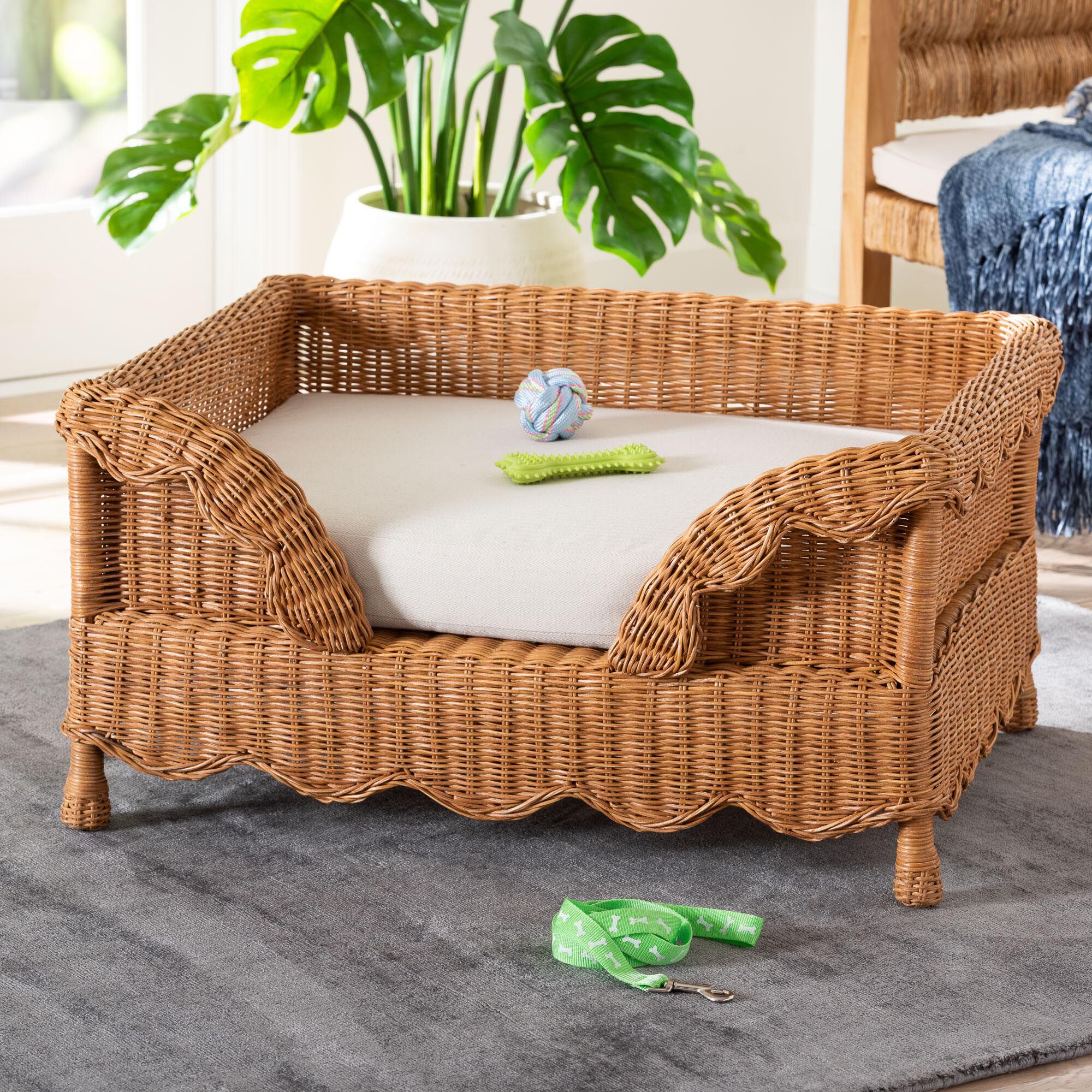 Papina Natural Rattan Pet Bed with Scalloped Sides, 31.5 inches, HONEY, hi-res image number 0