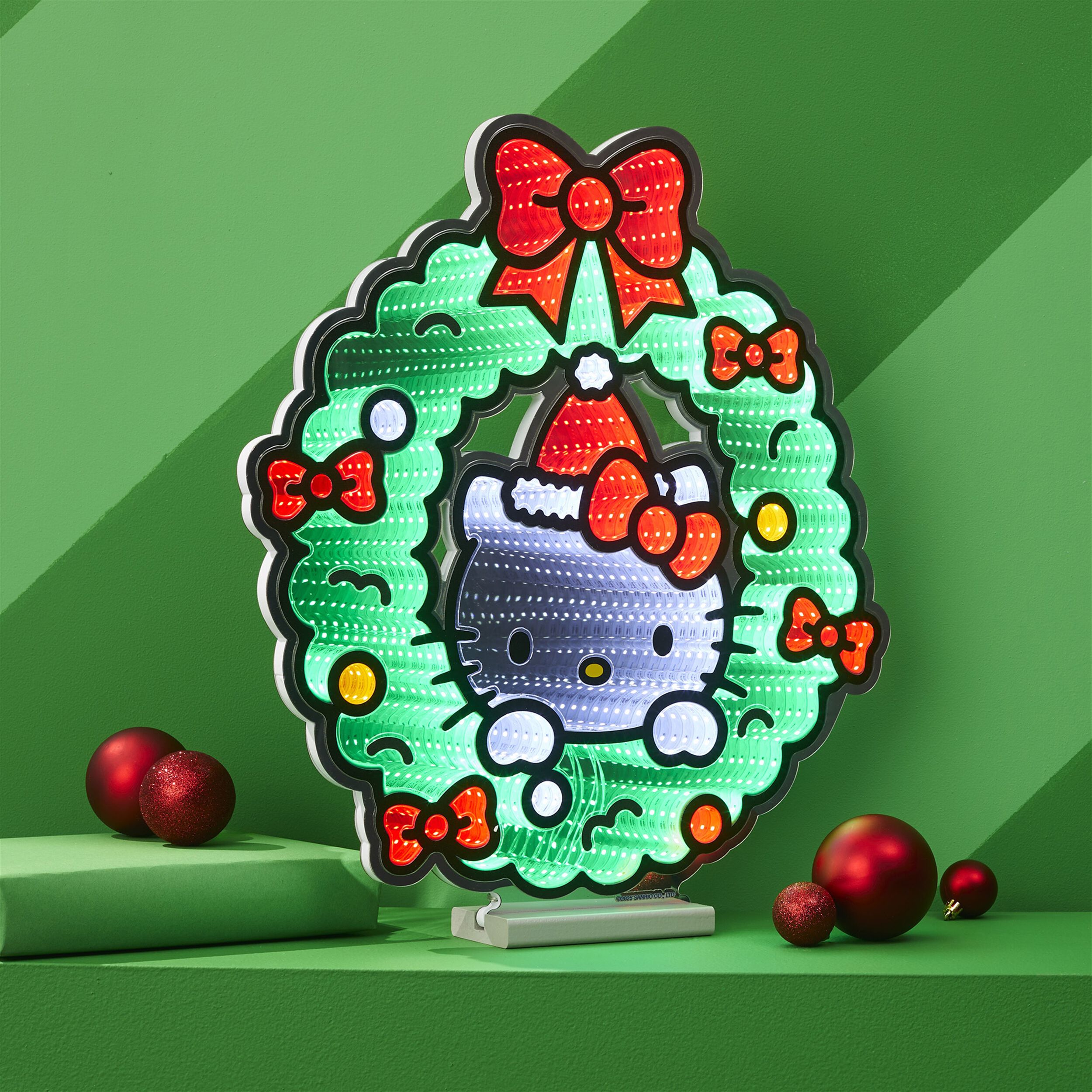 Hello Kitty  Wreath Ekkolight 20 H, GREEN RED, alternate image number 1