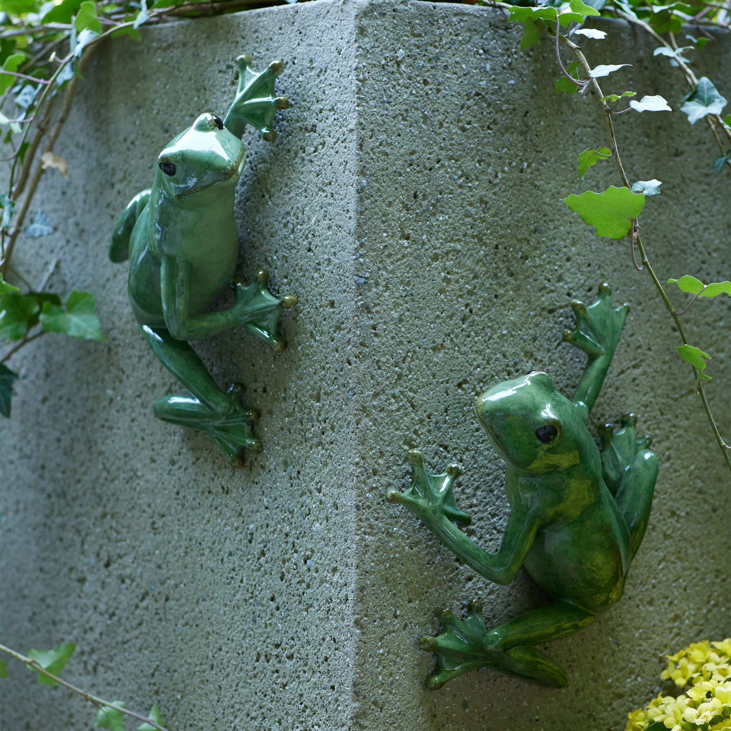 Stone Garden Frog Wall Accent Set of 2, GREEN, alternate image number 1
