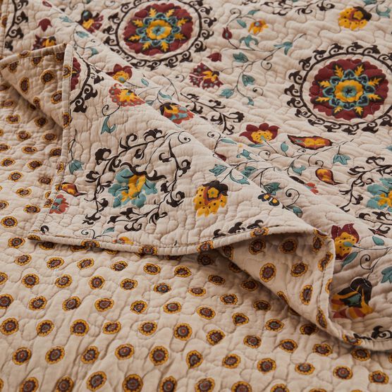Andorra Quilt And Decorative Pillow Set, , alternate image number null