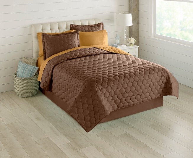 BH Studio Reversible Quilt, CHOCOLATE LATTE, hi-res image number 0