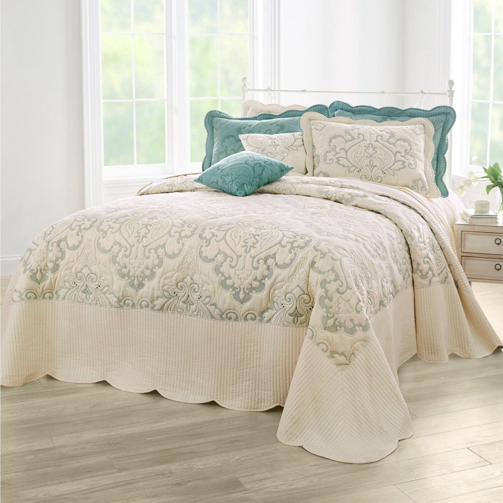 Amelia Bedspread