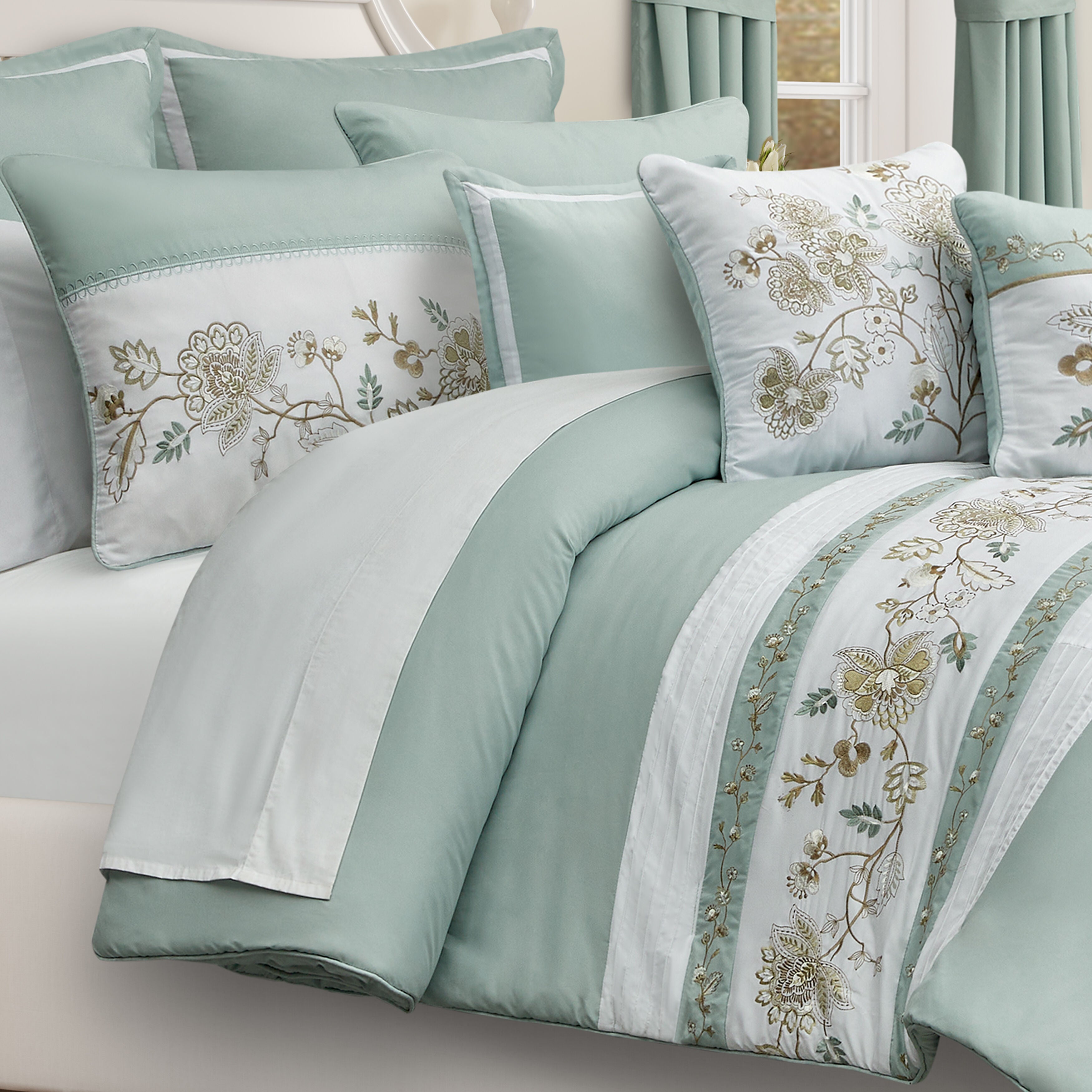 SPRING SOCIAL COMFORTER SET, SPA, alternate image number 1