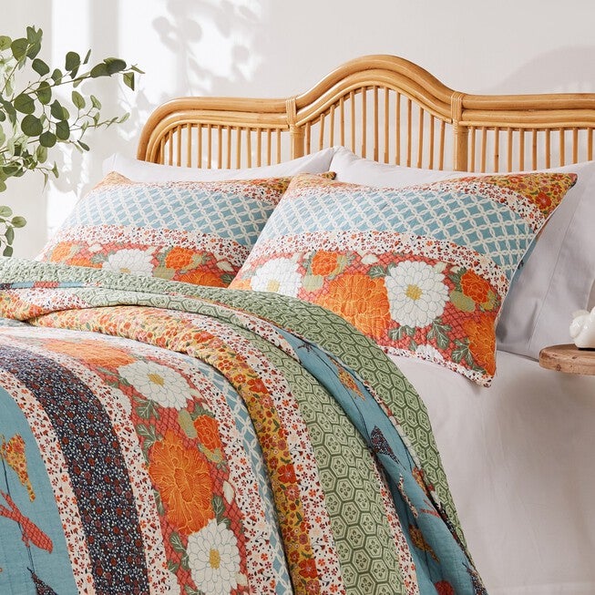 Penelope Quilt And Pillow Sham Set, , alternate image number 2