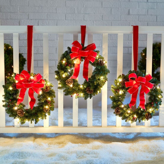 Set Of 3 Cordless Pre-Lit Mini Christmas Wreaths, BERRIES, hi-res image number null