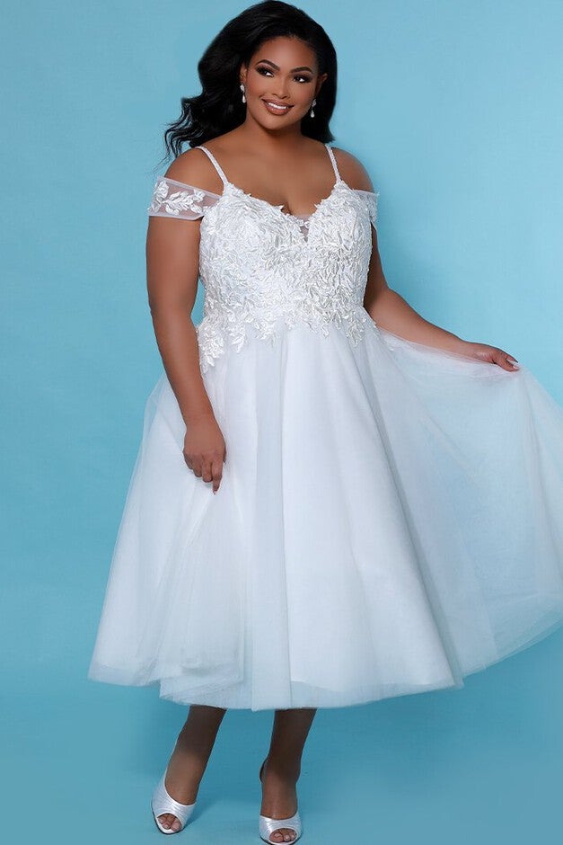 Daisy Wedding Dress Plus Size Tea-Length, Ivory, hi-res image number 0