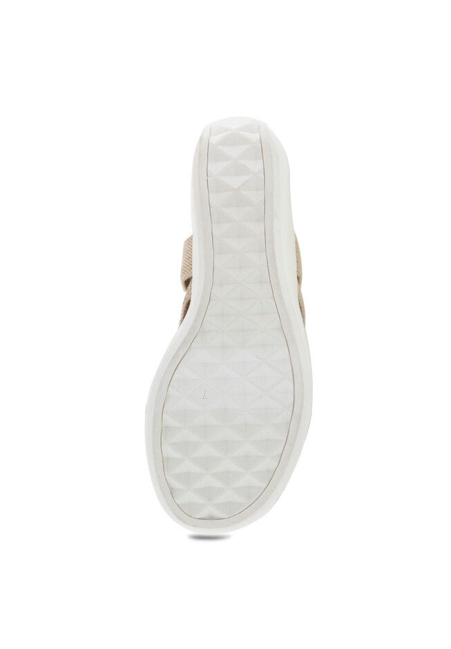 Ilona Sandal, , alternate image number null