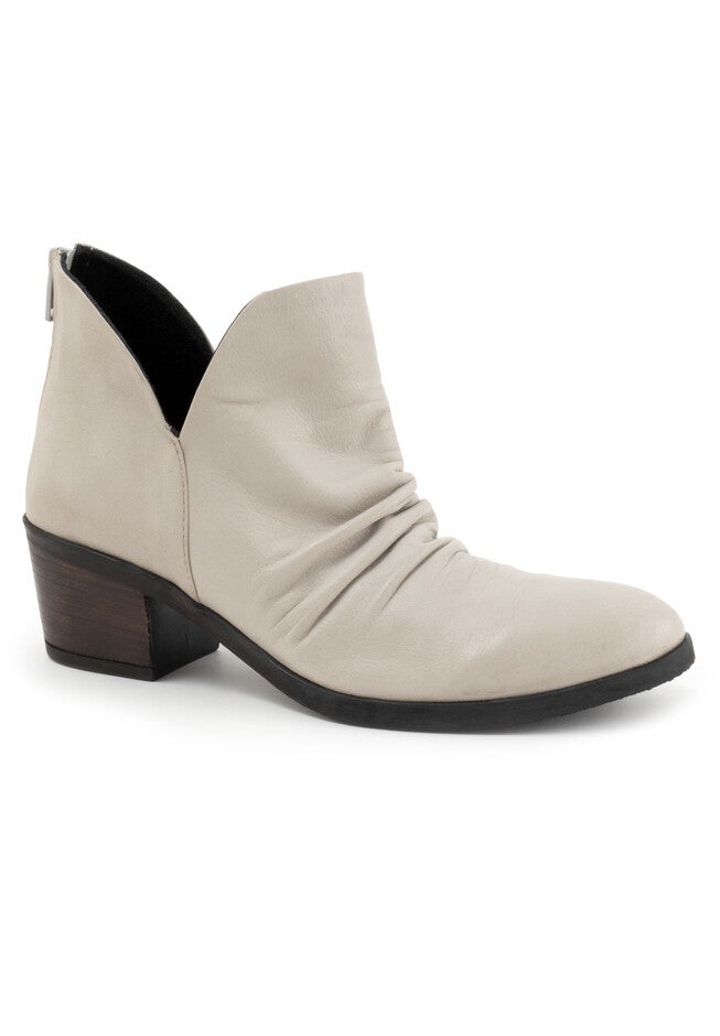 Cori Boot, TUSK, hi-res image number 0