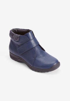 Wide Width Pointed Toe Booties
