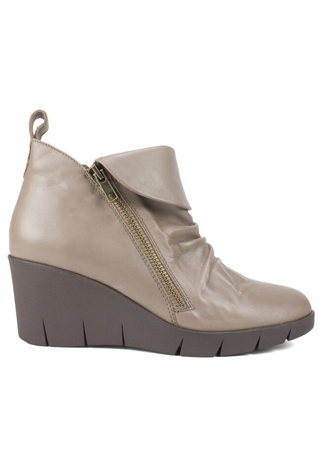 Penwood Bootie by Cliffs by White Mountain, , alternate image number null