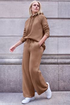 Wide Leg Fleece Sweatpant With Drawstring Waist