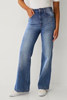 High-Rise Comfort Stretch 5- Pocket Flare Jeans