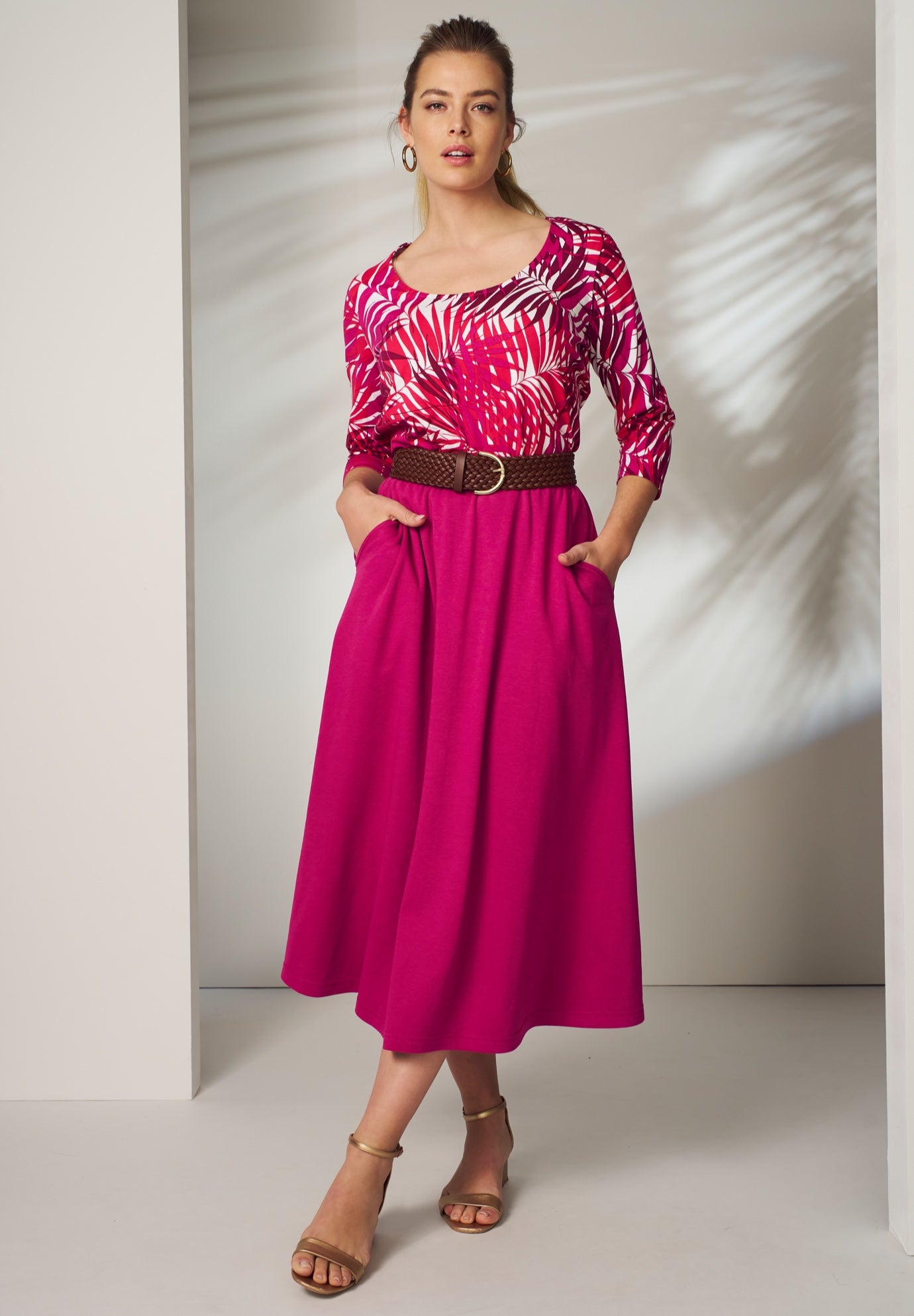 Stretch Cotton Scoop Neck Tee image number 1