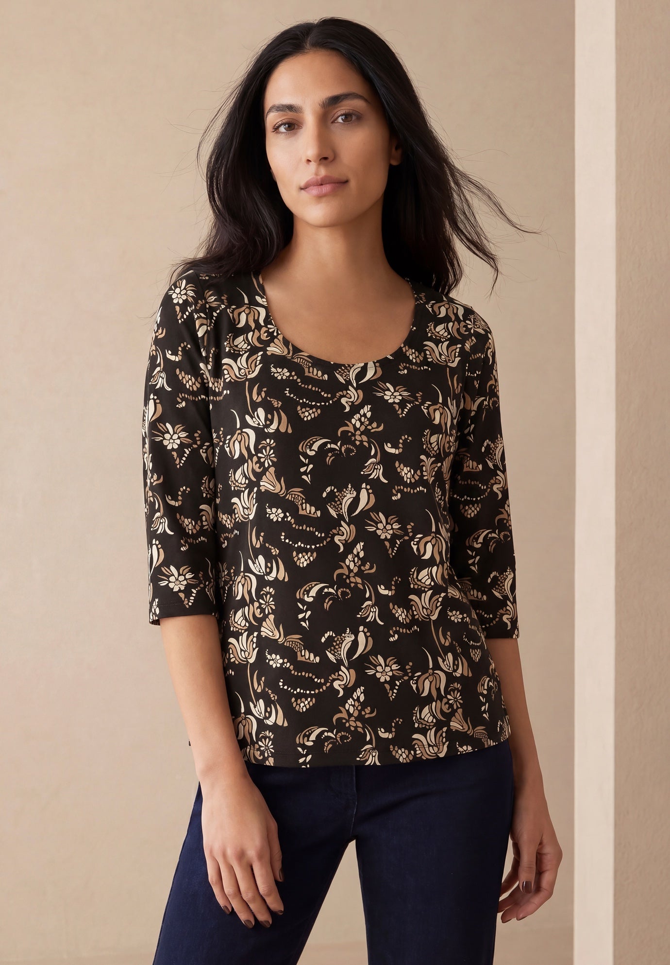 Stretch Cotton Scoop Neck Tee image number 0