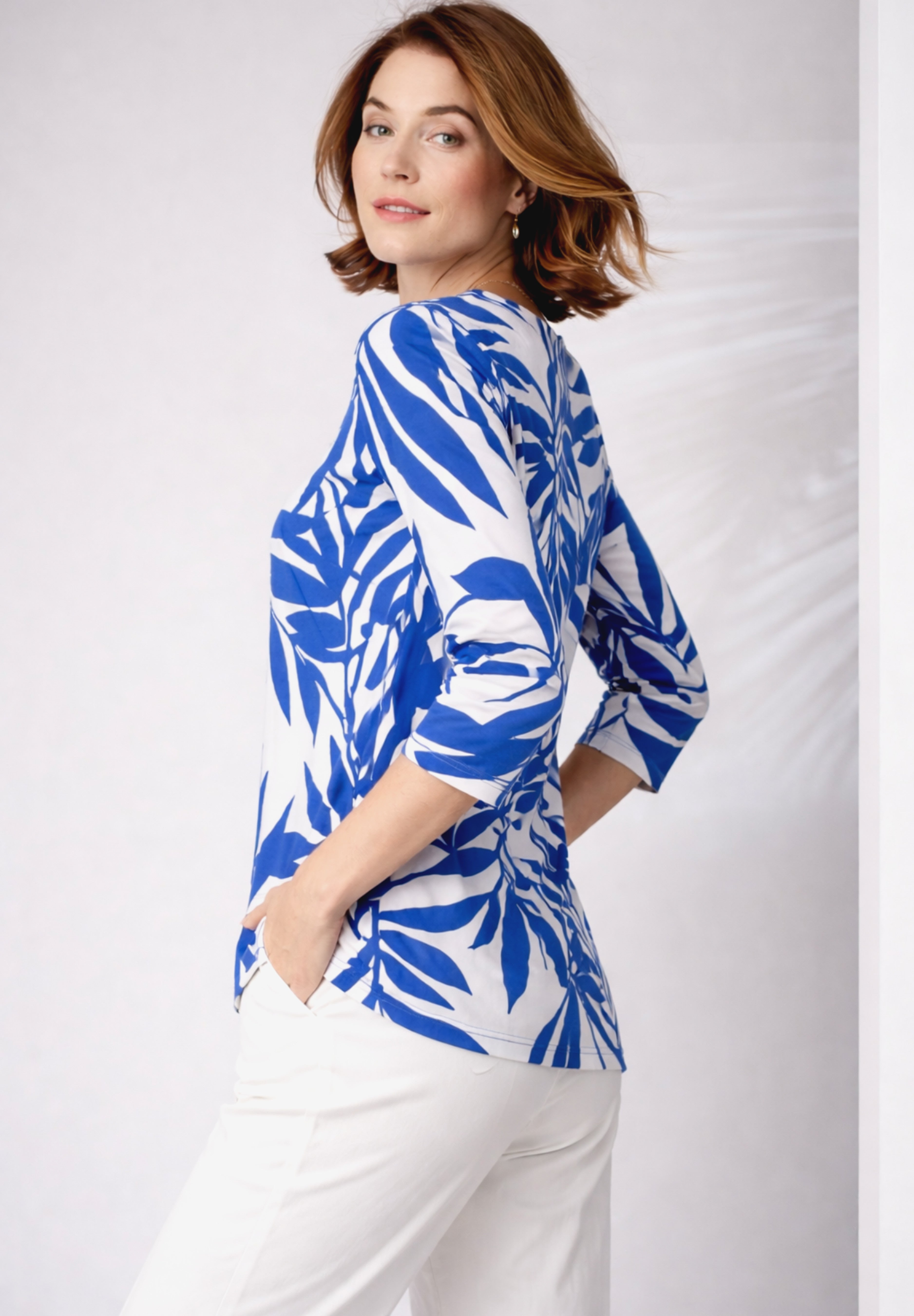 Stretch Cotton Scoop Neck Tee image number 1