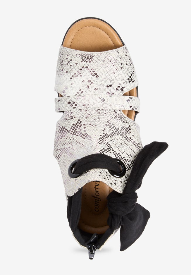 The Annika Shootie image number 4