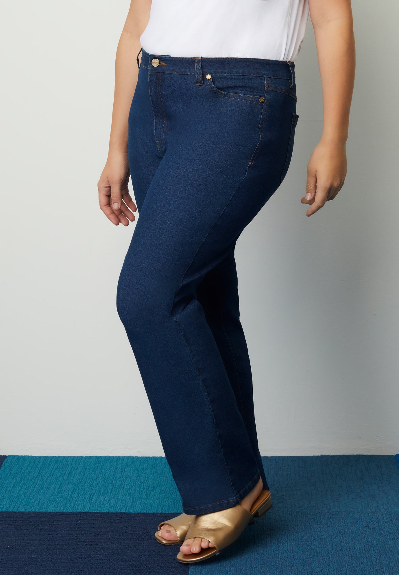 Curvie Fit Boyfriend Jeans image number 2