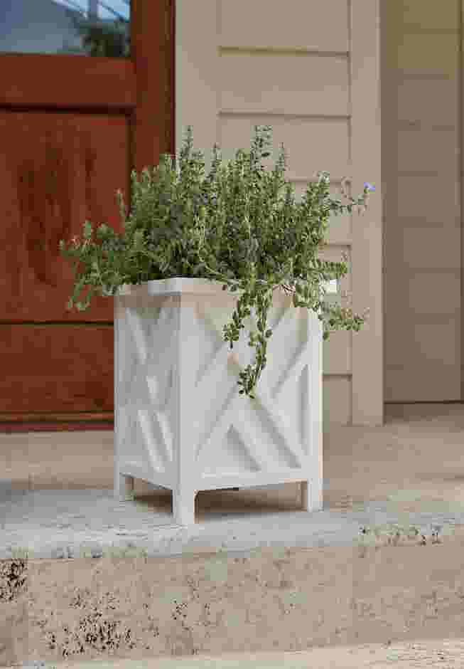 Chippendale Planter image number 0