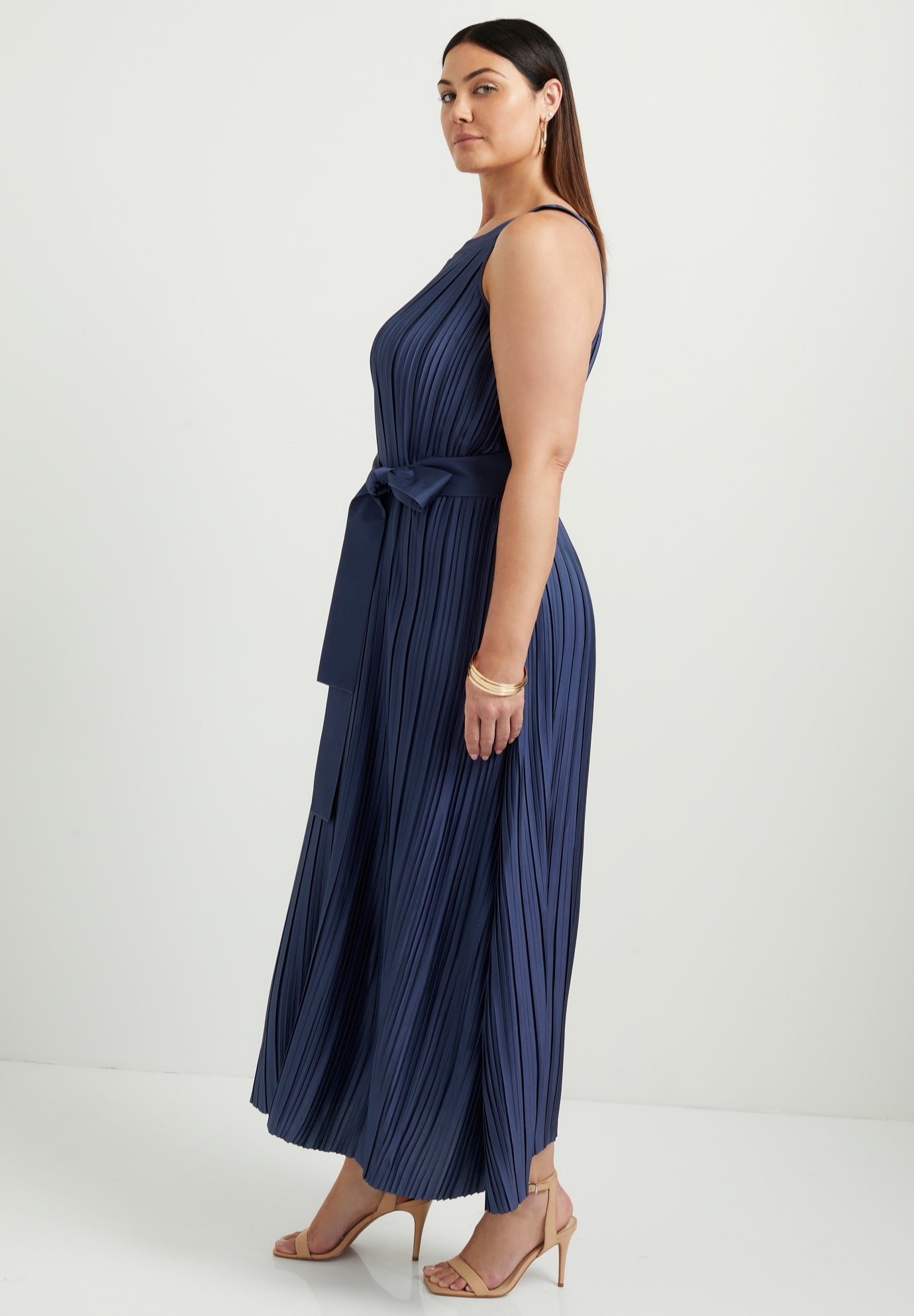 新品　maisoncelon pleated halter maxi dress Pleated Halter Maxi Dress - Elegant Sunburst, Bold Red