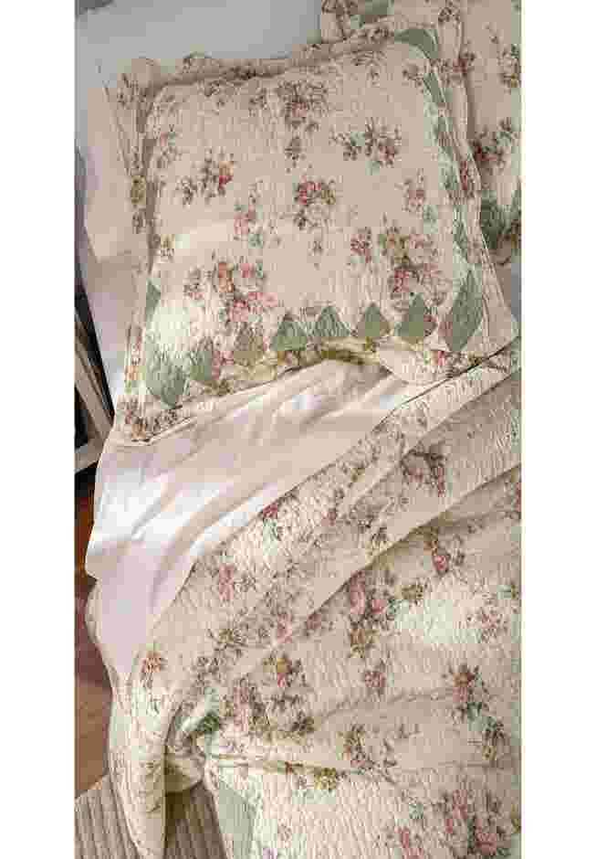 Charlotte Bedspread image number 1
