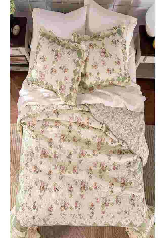 Charlotte Bedspread image number 3