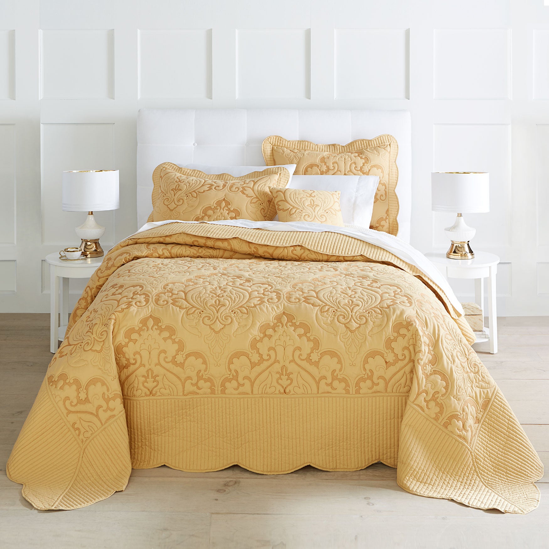 Amelia Bedspread image number 0
