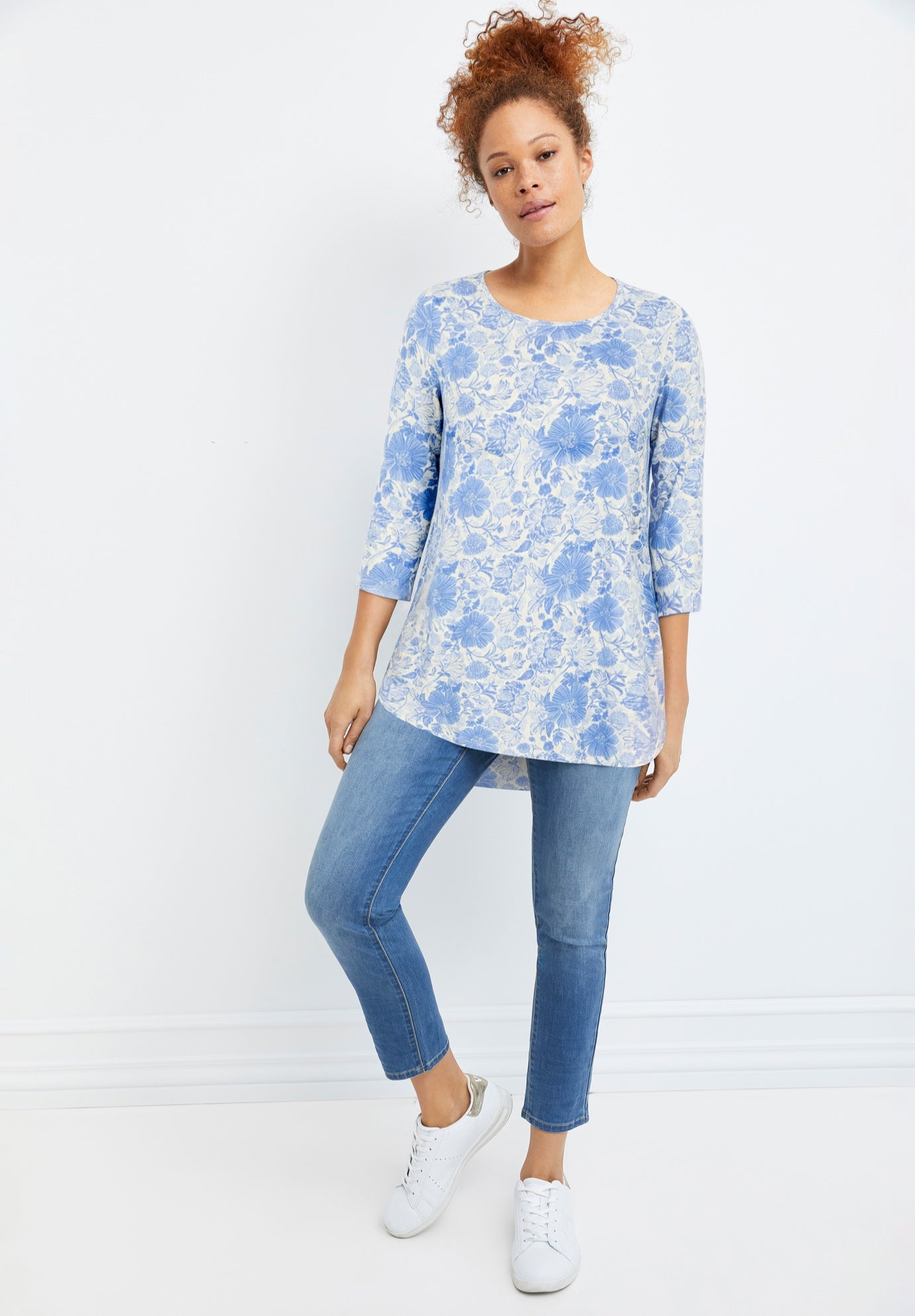 Stretch Knit Scoop Neck 3/4 Sleeve Curved Hem Tunic image number 0