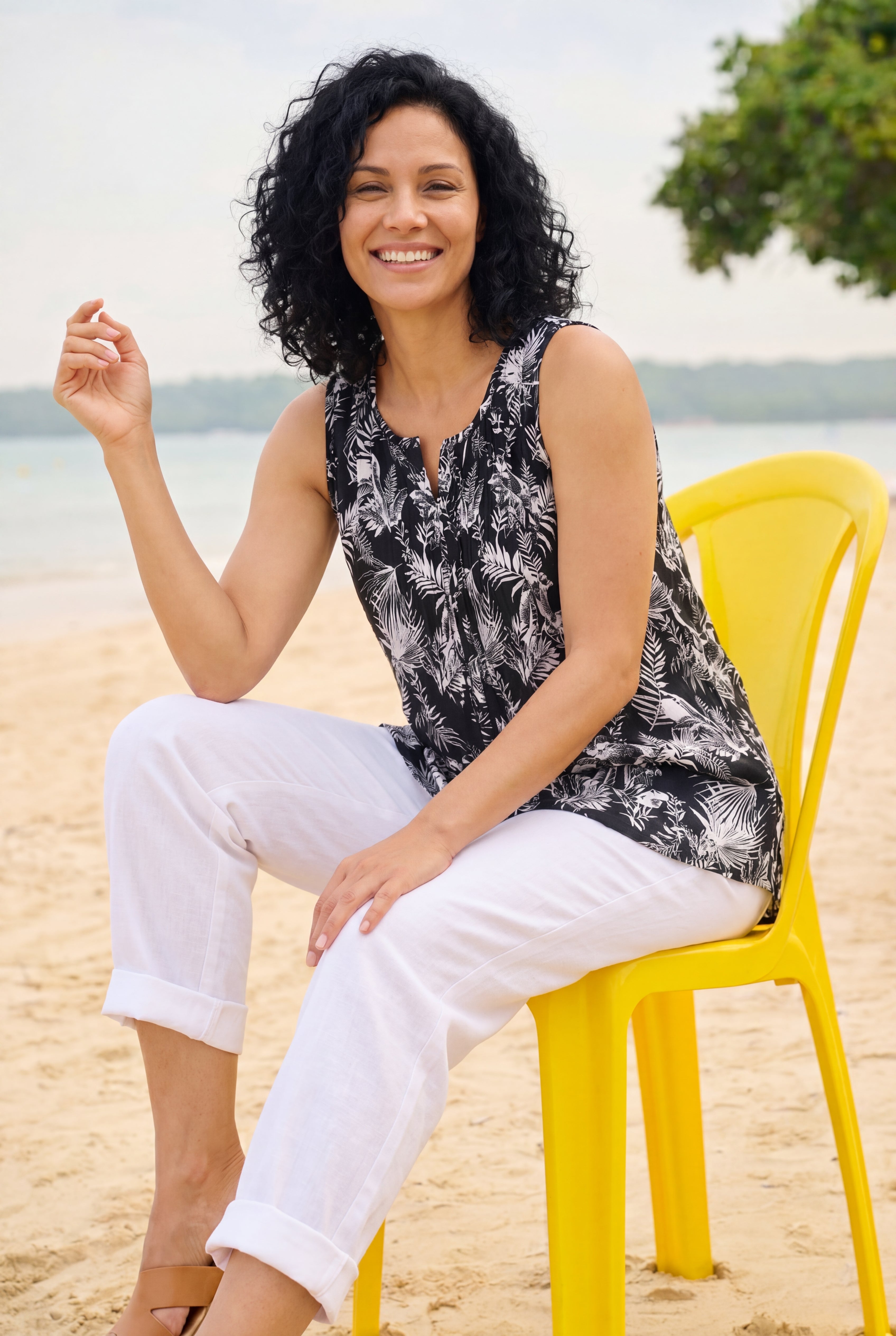Sleeveless Pintuck Gauze Shirt image number 3