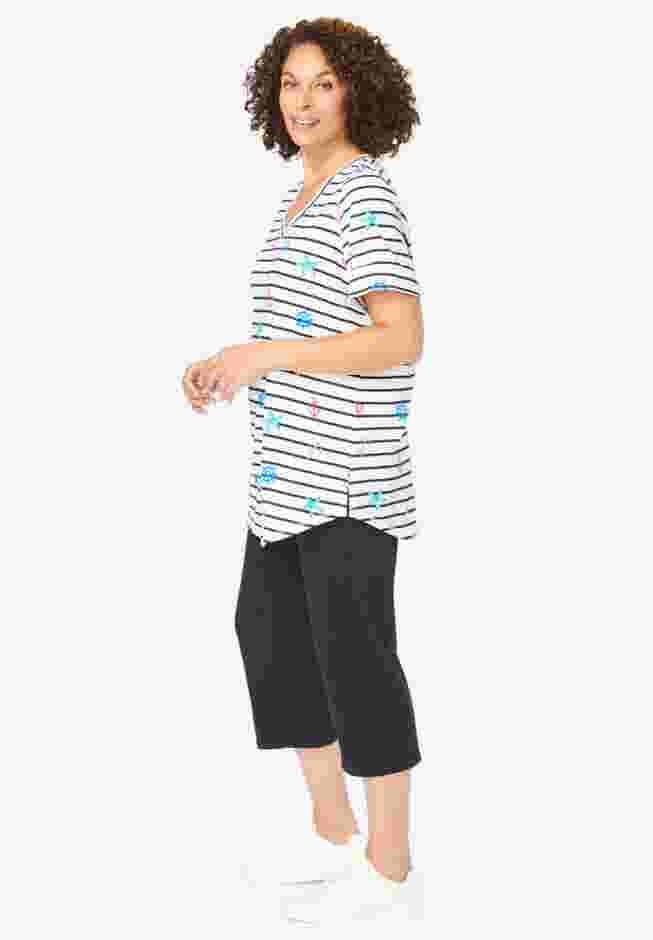 Two-Piece V-Neck Tunic & Capri Set image number 2