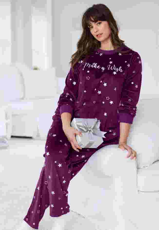 Dreams & Co. ® Velour Pajama with FREE Fuzzy Socks image number 5