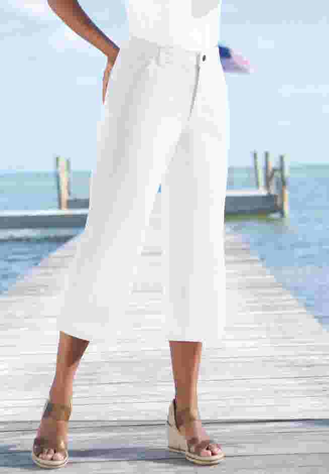 Perfect 5-Pocket Back-Elastic Denim Capri image number 0