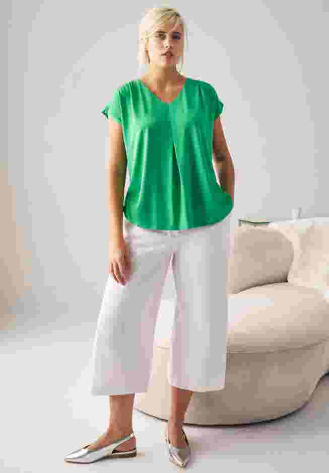 Lightweight Wide-Leg Crop Jeans image number 2