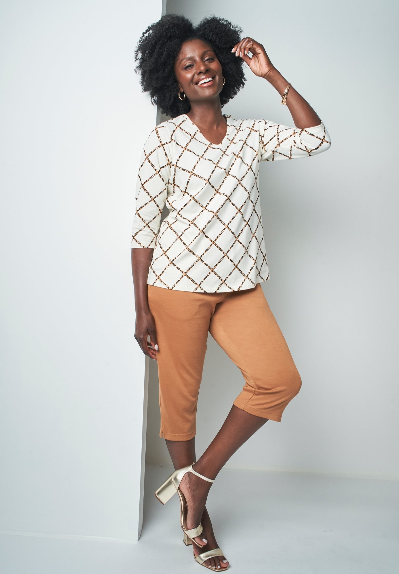 Stretch Cotton V-Neck Tee image number 3