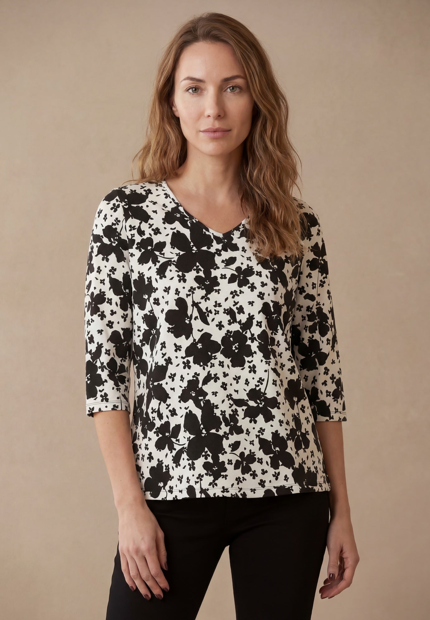 Stretch Cotton V-Neck Tee image number 0