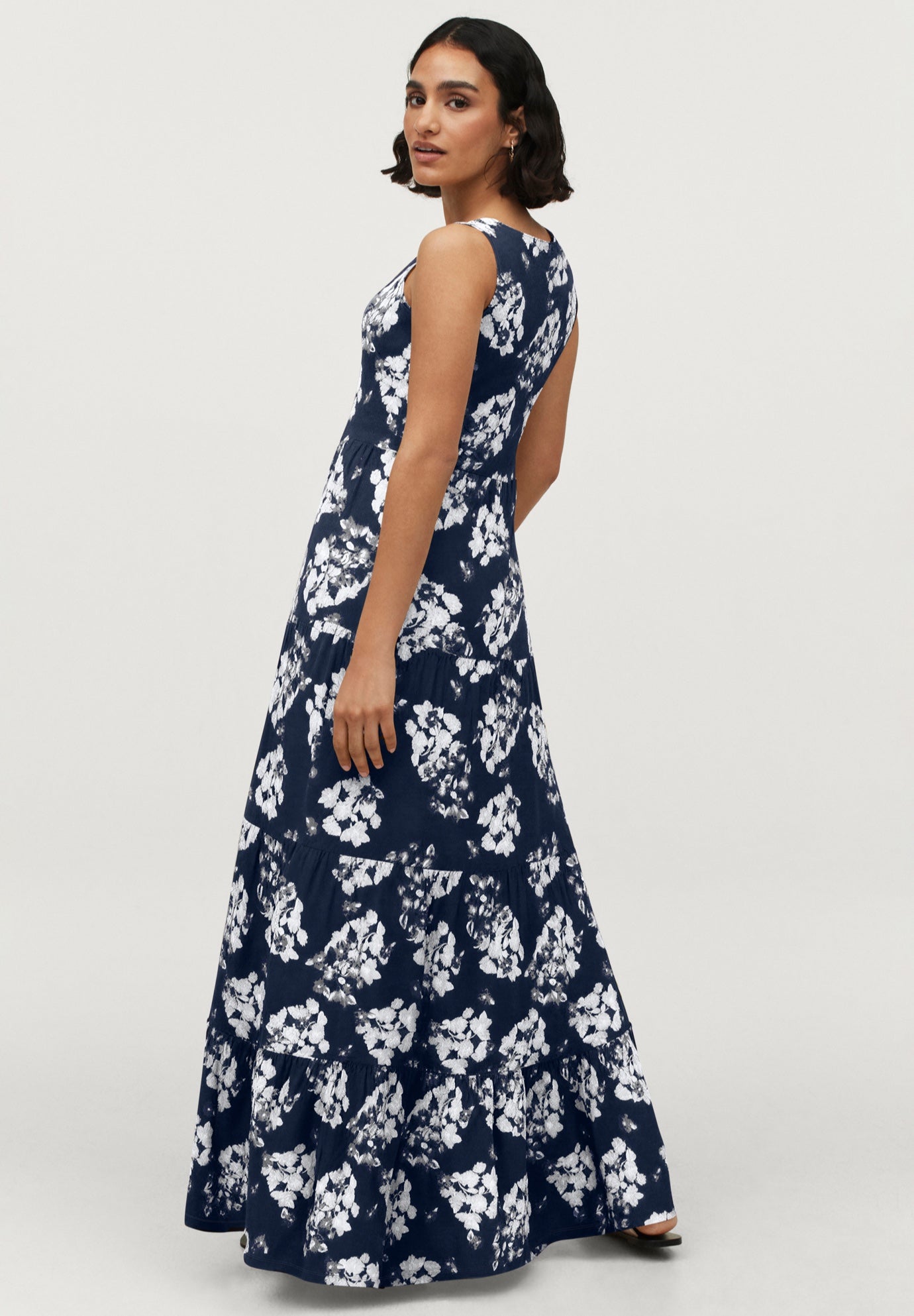 Stretch Knit Scoop Neck Sleeveless Tiered Maxi Dress image number 1