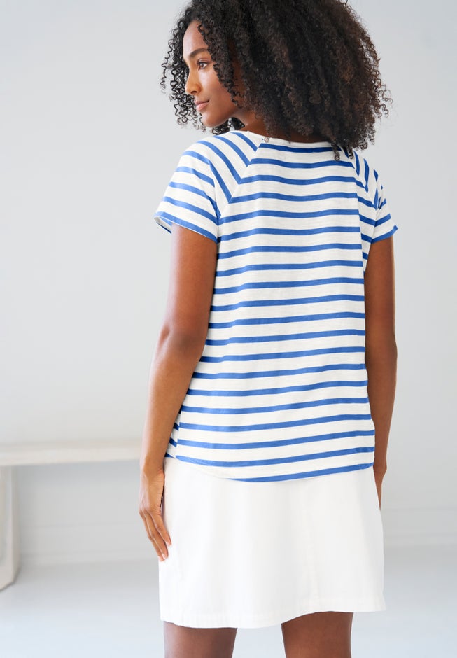 Rounded V-neck Tee image number 1