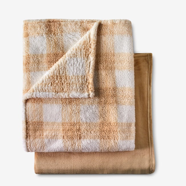 Fleece Blanket + Free Throw image number 0