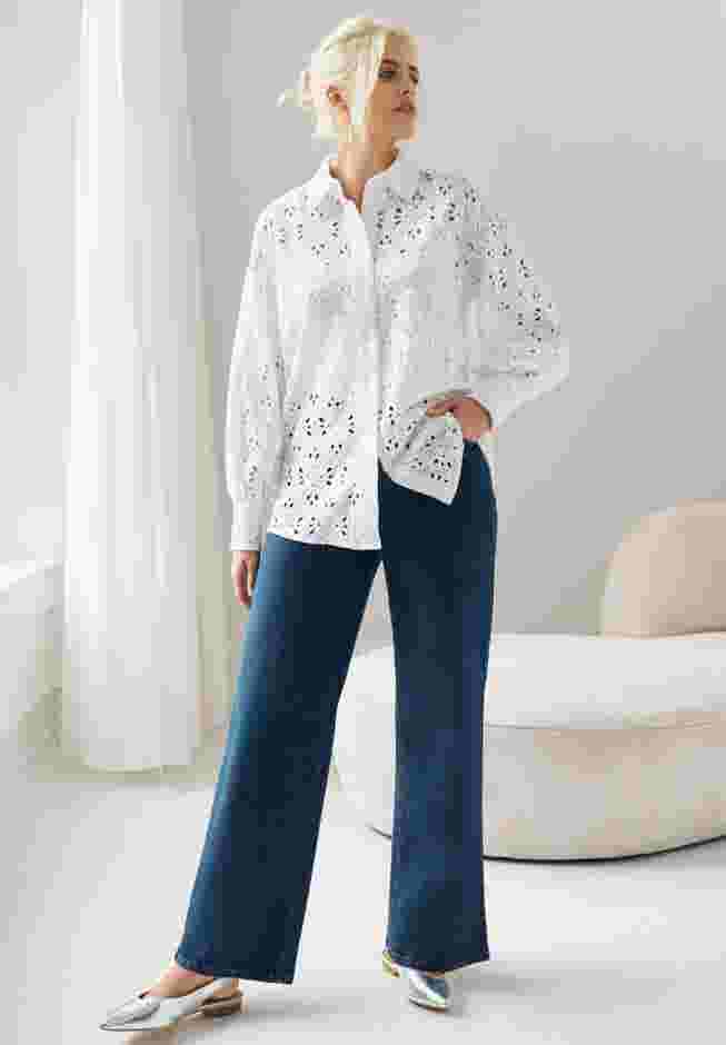 Eyelet Button Front Shirt With Blouson Sleeves image number 3