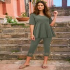 Everyday Stretch Cotton Capri Legging image number null