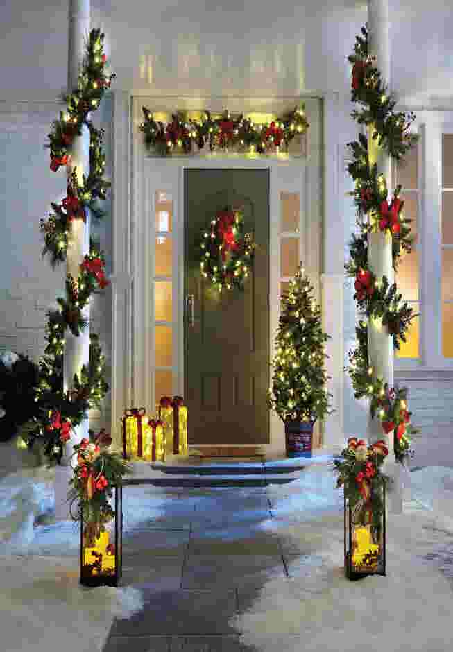28" Pre-Lit Holiday Classic Wreath image number 3