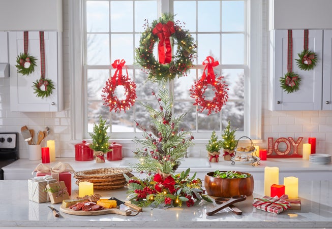 28" Pre-Lit Holiday Classic Wreath image number 5