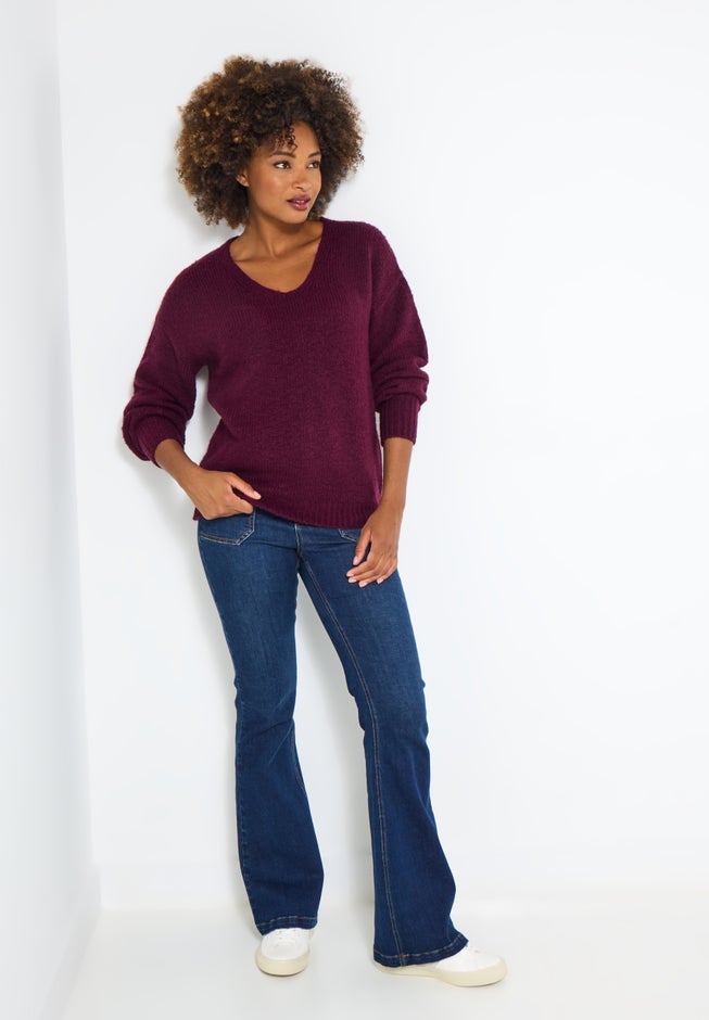 Cozy V-Neck Pullover Sweater image number 3
