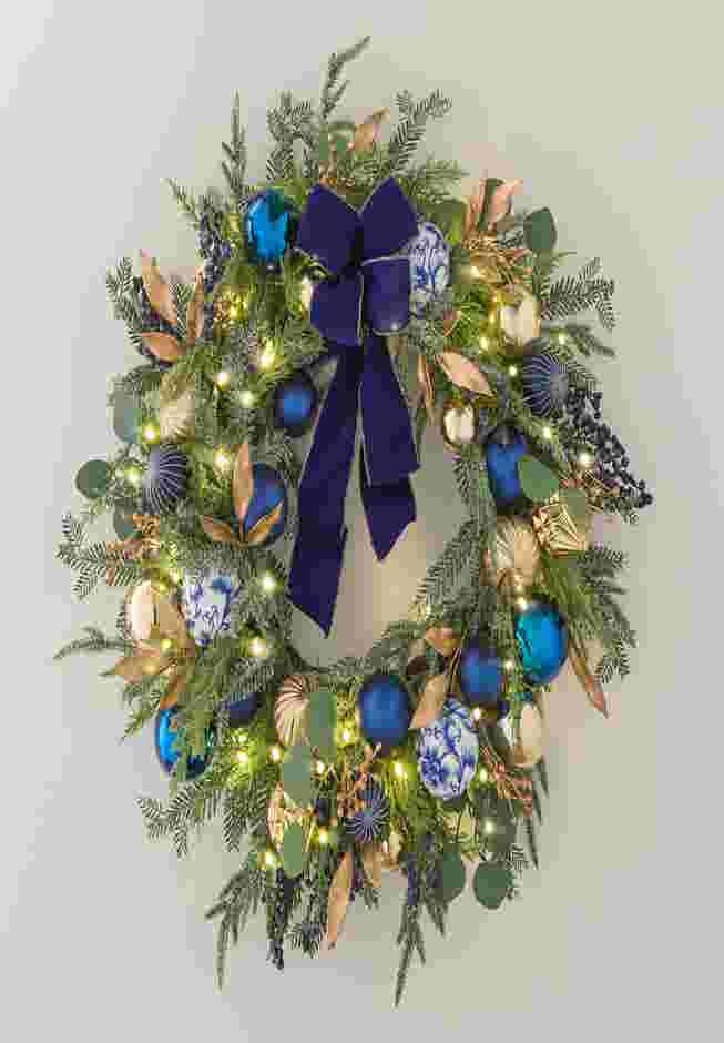 26" Pre-Lit Midnight Blue Wreath image number 0