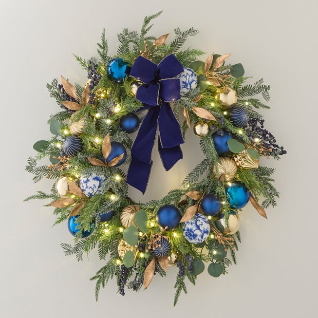 26" Pre-Lit Midnight Blue Wreath image number 0